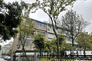 记者：拜仁正在密切关注图卢兹18岁门将雷斯特斯